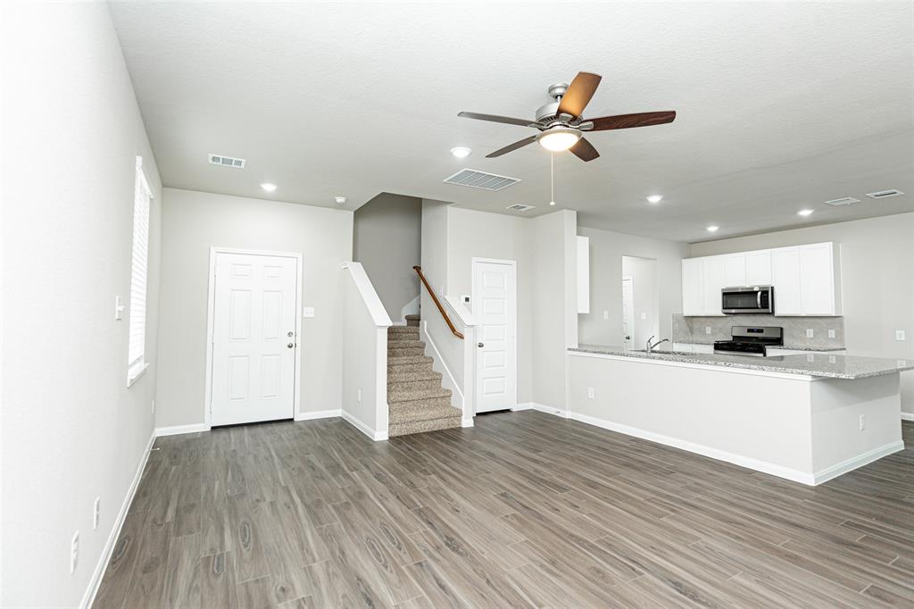 2897 Briggs Drive, Conroe, Texas image 5