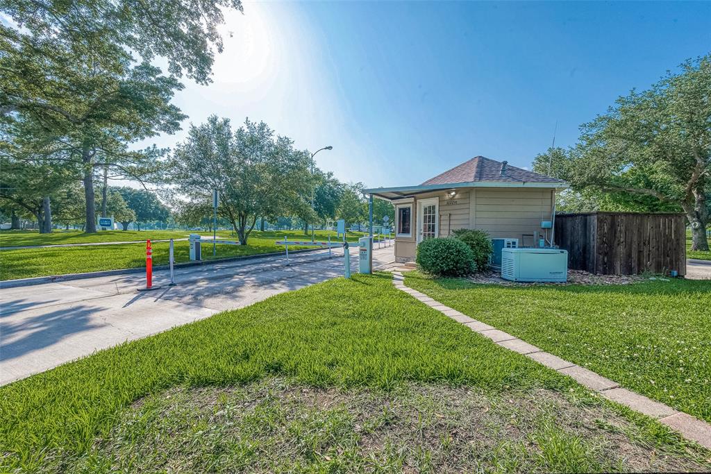 907 Country Place Boulevard, Pearland, Texas image 34