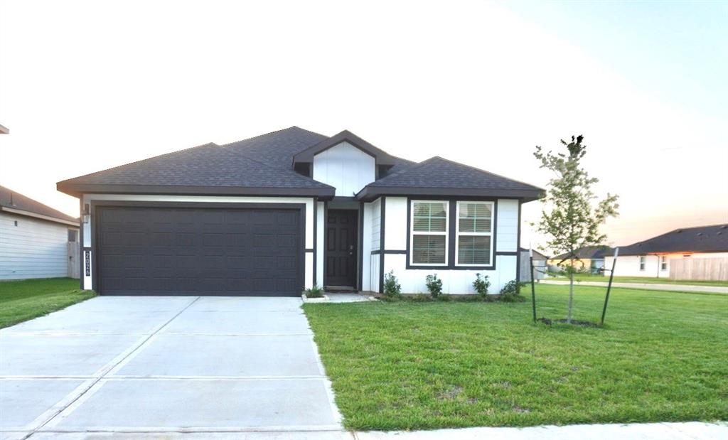 2026 Woodlark Way, Sealy, Texas image 1