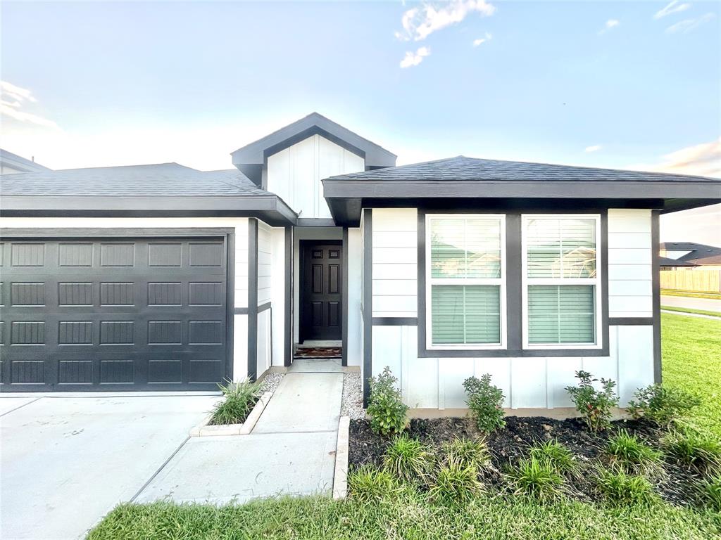2026 Woodlark Way, Sealy, Texas image 3