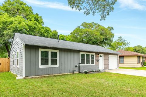 A home in Lake Jackson