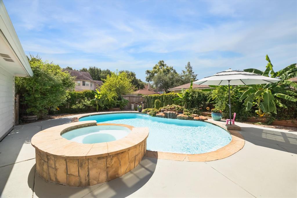 5922 Riverchase Trail