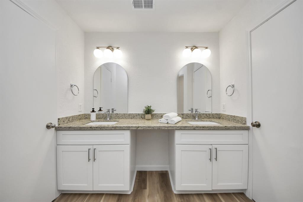 7439 Maczali Drive, Missouri City, Texas image 11