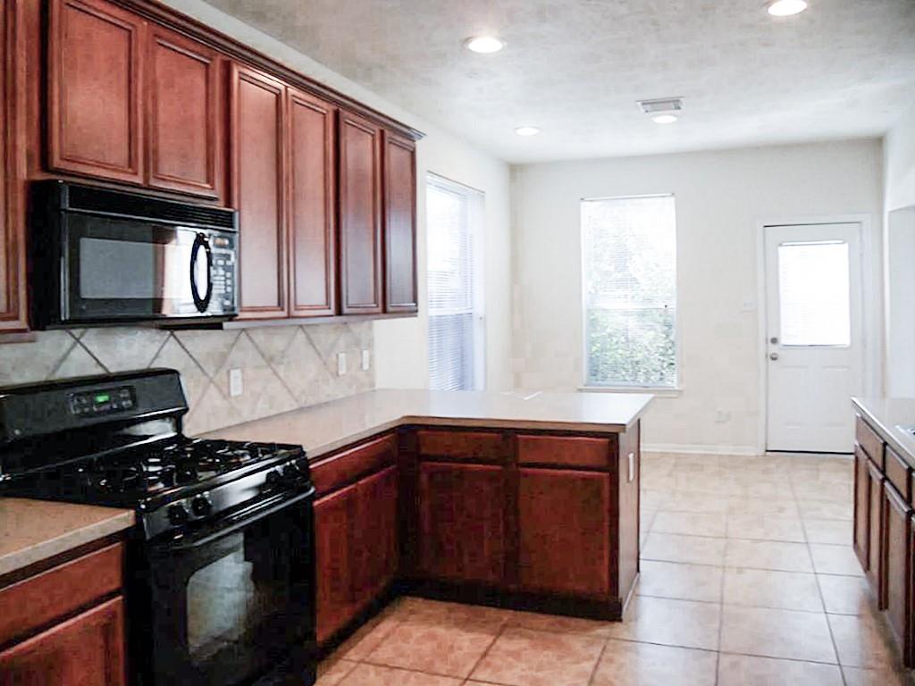 15 Gilmore Grove Place, The Woodlands, Texas image 6