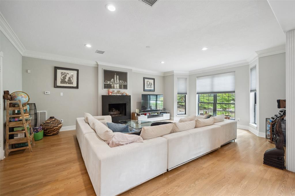 10 Firefall Court, The Woodlands, Texas image 7