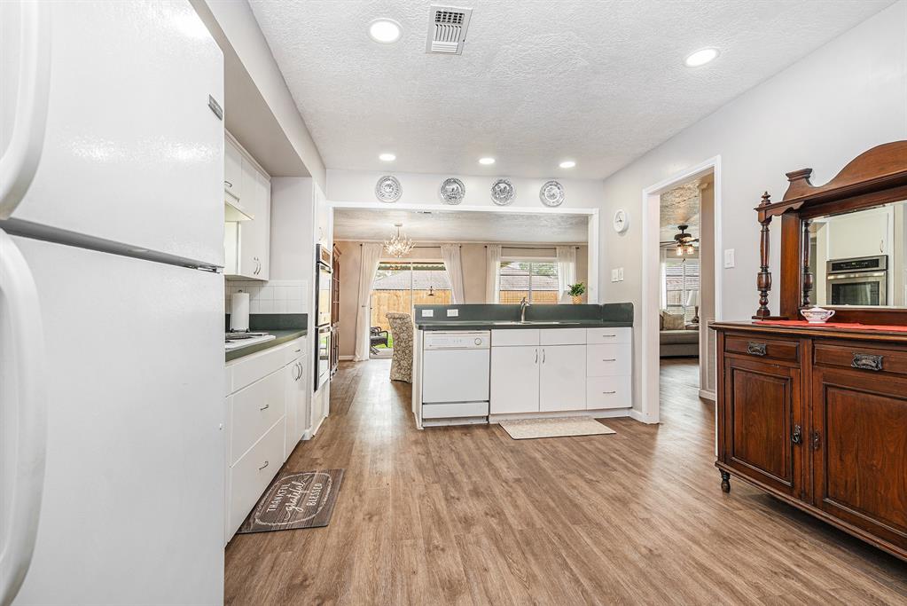 3606 Canterbury Drive, Baytown, Texas image 11