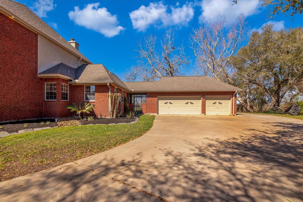 210 River Oaks Drive
