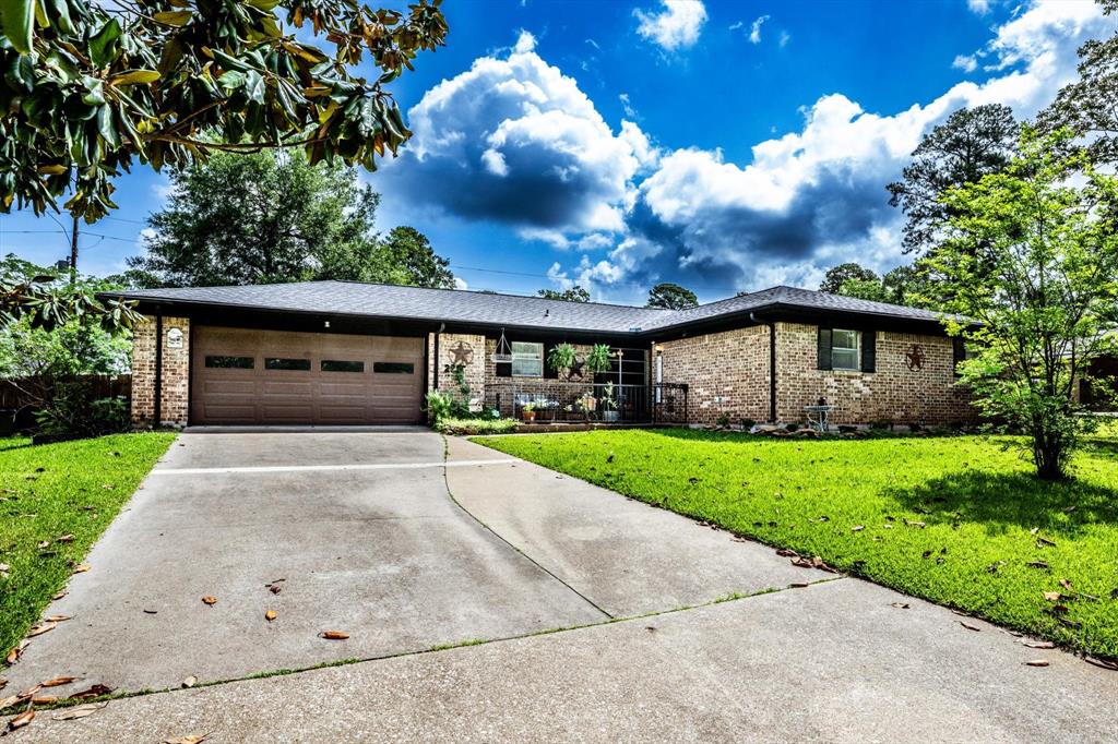 229 Willowbend Street, Huntsville, Texas image 1