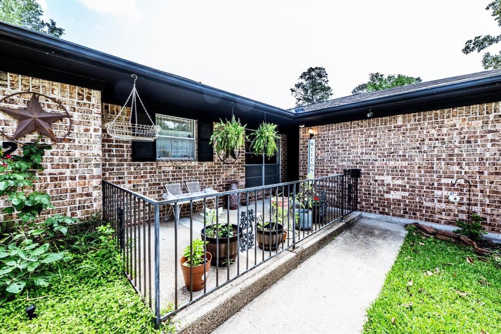 229 Willowbend Street, Huntsville, Texas image 2