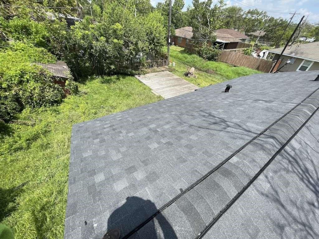 135 Huisache Street, Lake Jackson, Texas image 2