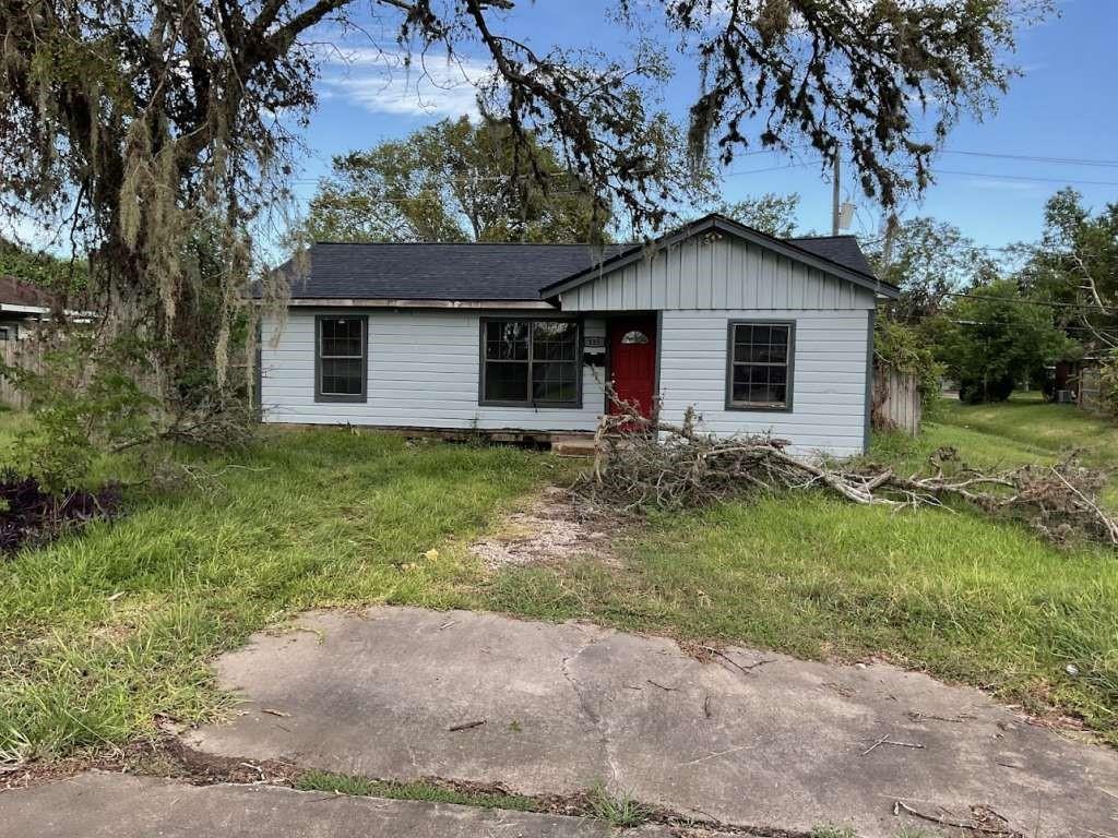 135 Huisache Street, Lake Jackson, Texas image 1