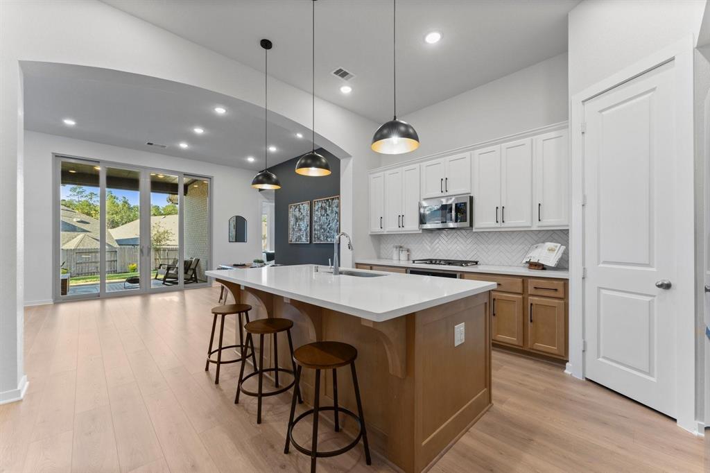 520 W Cascade Heights Drive, Montgomery, Texas image 1