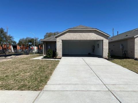 Photo of 11907 Bat Sheva Lane, Houston, TX 77048 (MLS # 92470524)