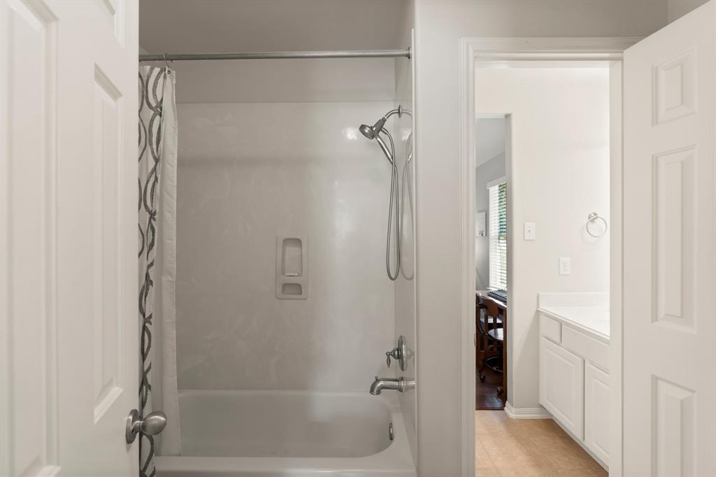 162 E Concord Valley Circle, The Woodlands, Texas image 35