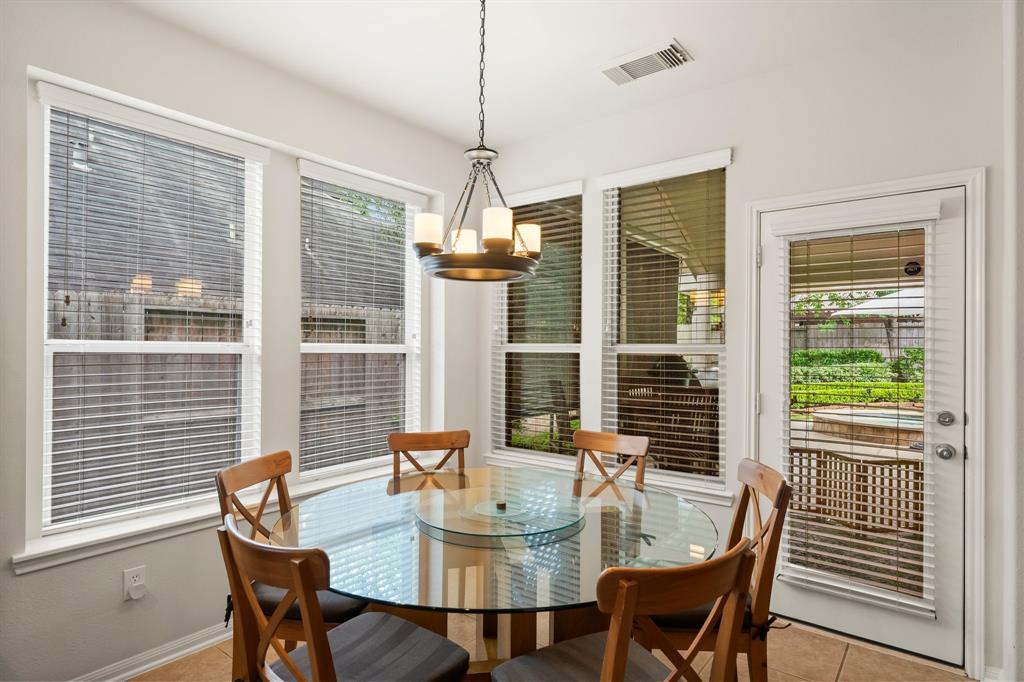 162 E Concord Valley Circle, The Woodlands, Texas image 18