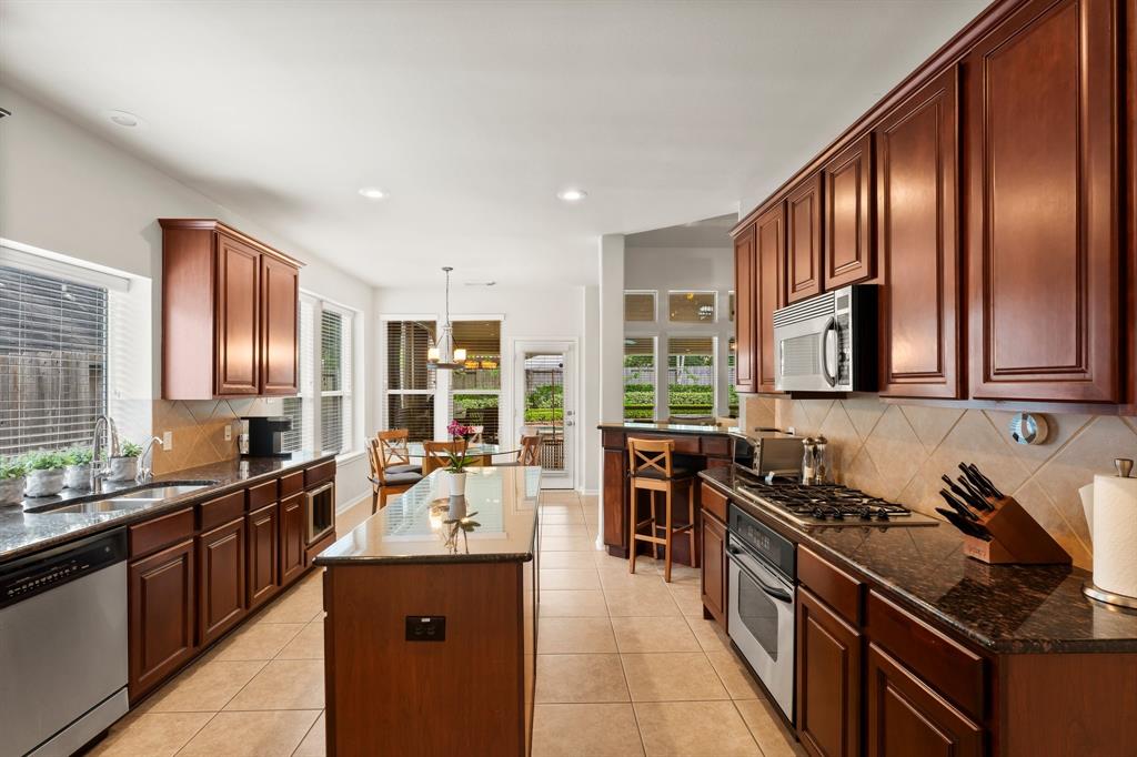 162 E Concord Valley Circle, The Woodlands, Texas image 21
