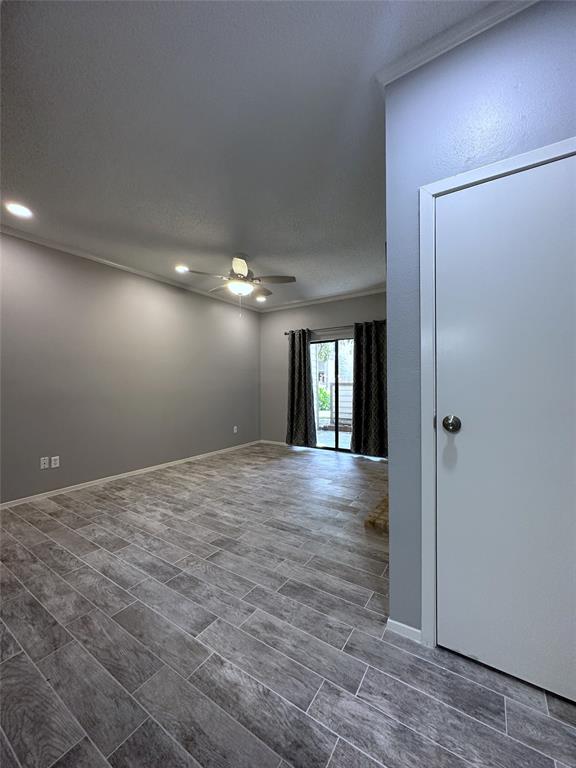 7037 N Holiday Drive, Galveston, Texas image 6