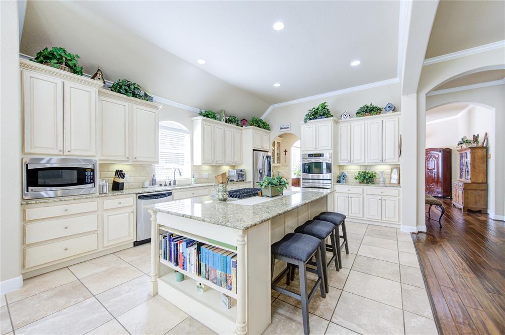 2533 Eagle Post Drive, Conroe, Texas image 2