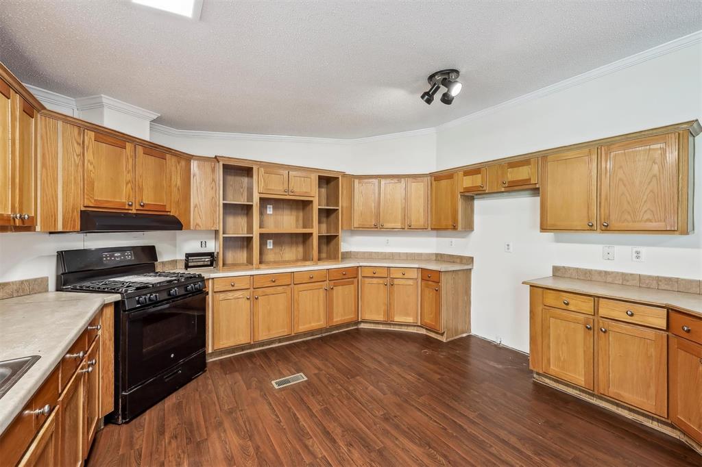 210 Edgerly Street, Bridge City, Texas image 5