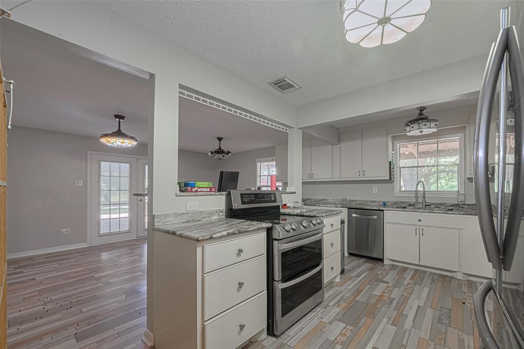 7027 Iowa Colony Boulevard, Rosharon, Texas image 12