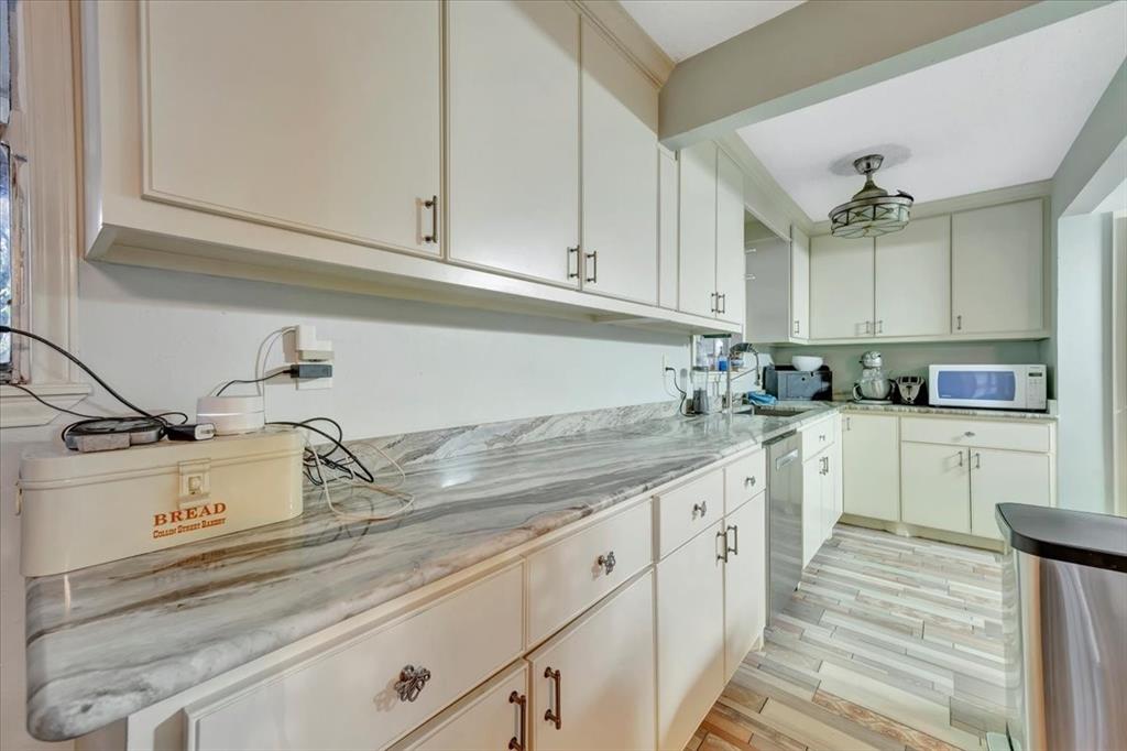 7027 Iowa Colony Boulevard, Rosharon, Texas image 15