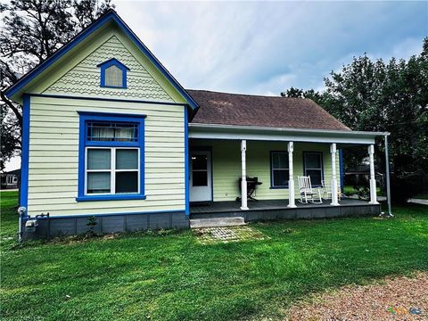 Photo of 317 Crittenden Street, Yoakum, TX 77995 (MLS # 50563811)