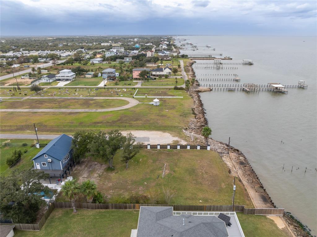 101 21st Street, Dickinson, Texas image 1