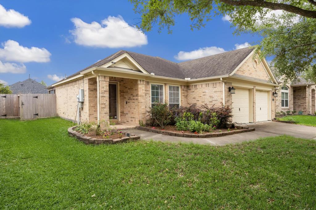 3291 Bend Cove Court, League City, Texas image 3