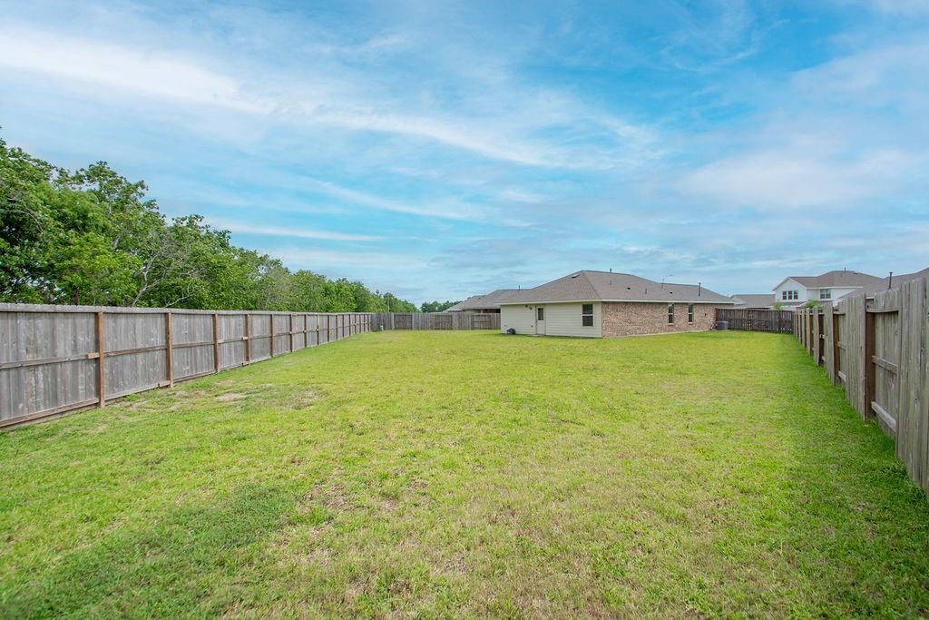 5050 Hurston Park Trail, Pearland, Texas image 30
