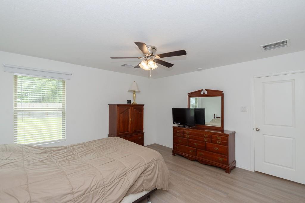 5050 Hurston Park Trail, Pearland, Texas image 19