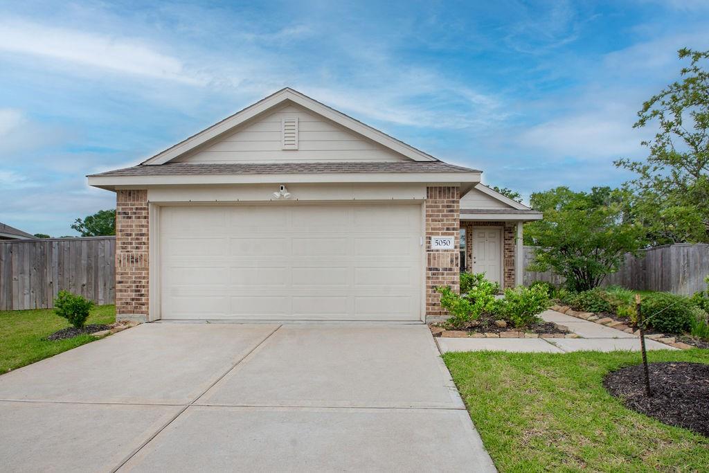 5050 Hurston Park Trail, Pearland, Texas image 36
