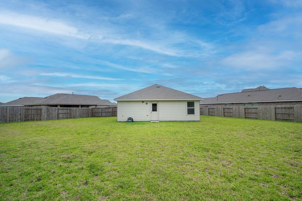 5050 Hurston Park Trail, Pearland, Texas image 34