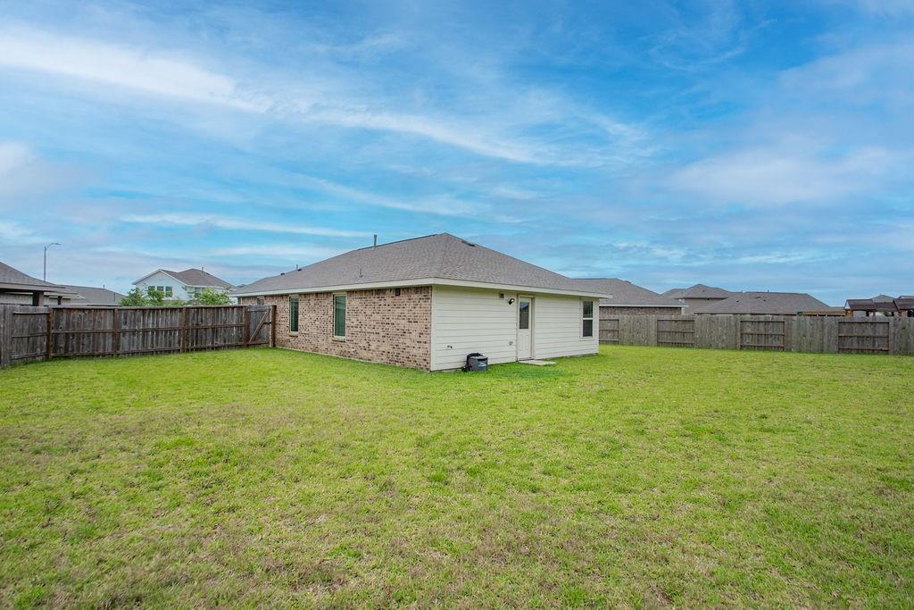 5050 Hurston Park Trail, Pearland, Texas image 33