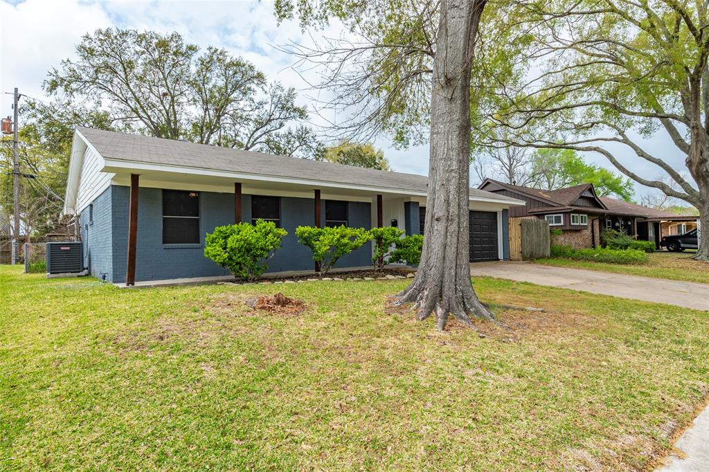 718 Alyse Street, Deer Park, Texas image 2
