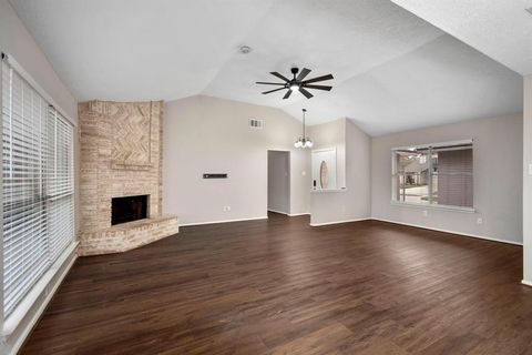 Single Family Residence in Spring TX 4406 Shalom Creek Lane 6.jpg