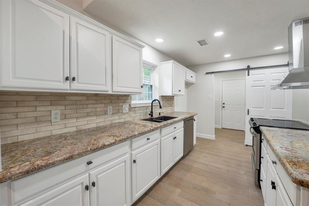 125 Park Way, Conroe, Texas image 14