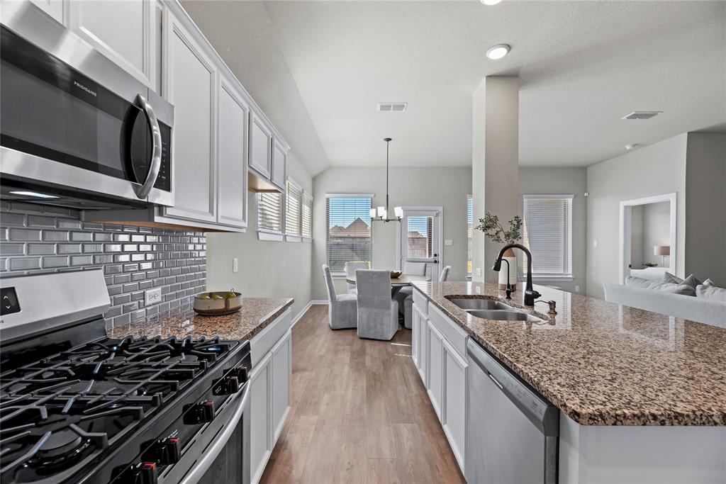 2522 Blazing Star Drive, Brookshire, Texas image 11