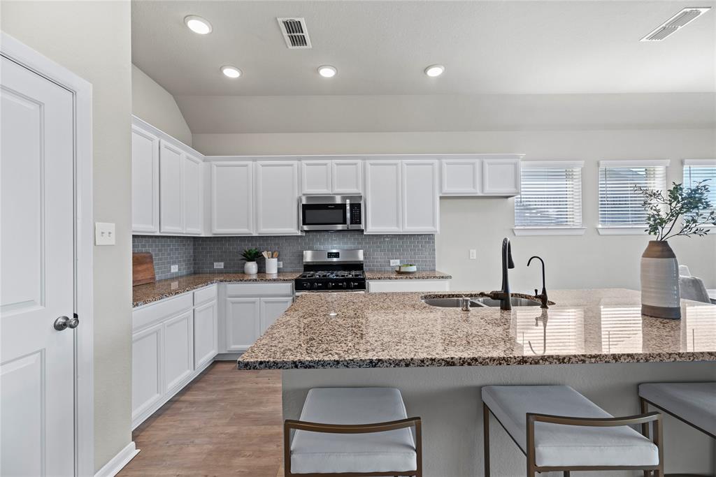 2522 Blazing Star Drive, Brookshire, Texas image 9