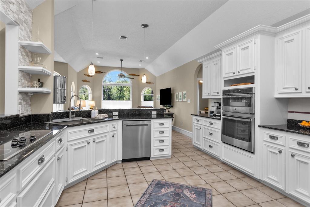 39 Wedgewood Boulevard, Conroe, Texas image 18