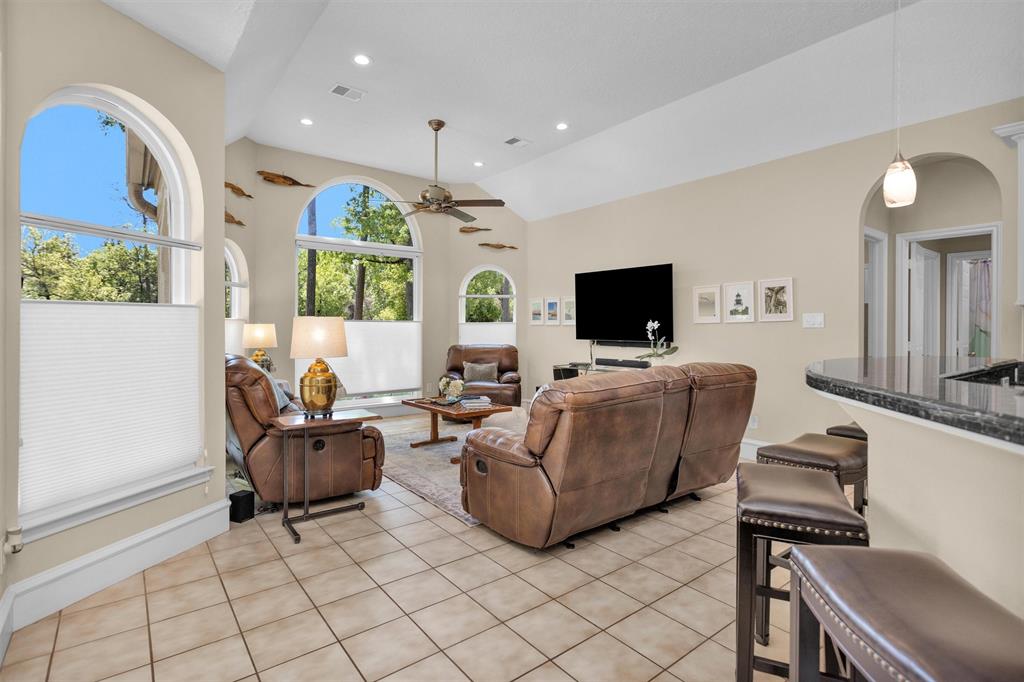 39 Wedgewood Boulevard, Conroe, Texas image 9
