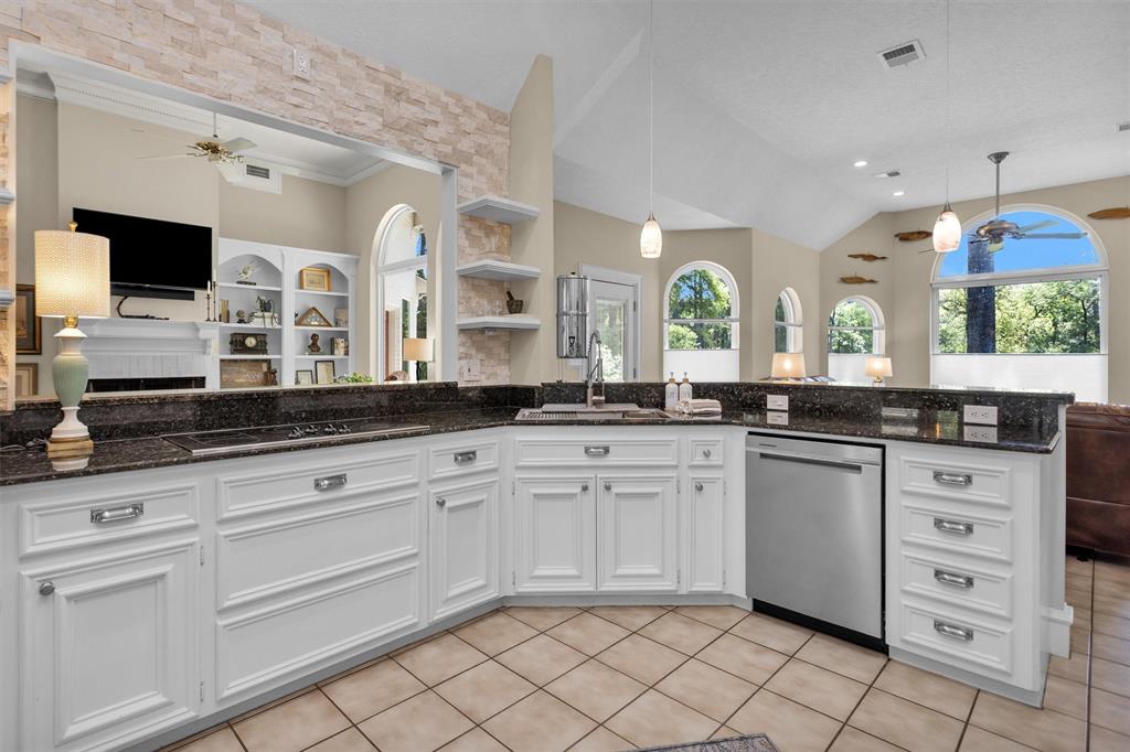39 Wedgewood Boulevard, Conroe, Texas image 16