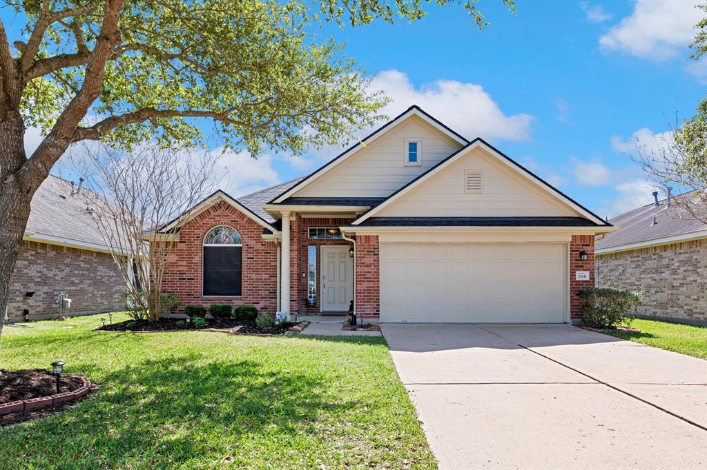 2831 Long Grove Lane, Richmond, Texas image 1