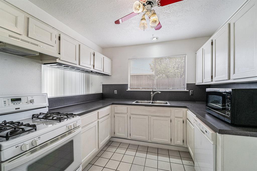 11819 Oakner Drive, Tomball, Texas image 17