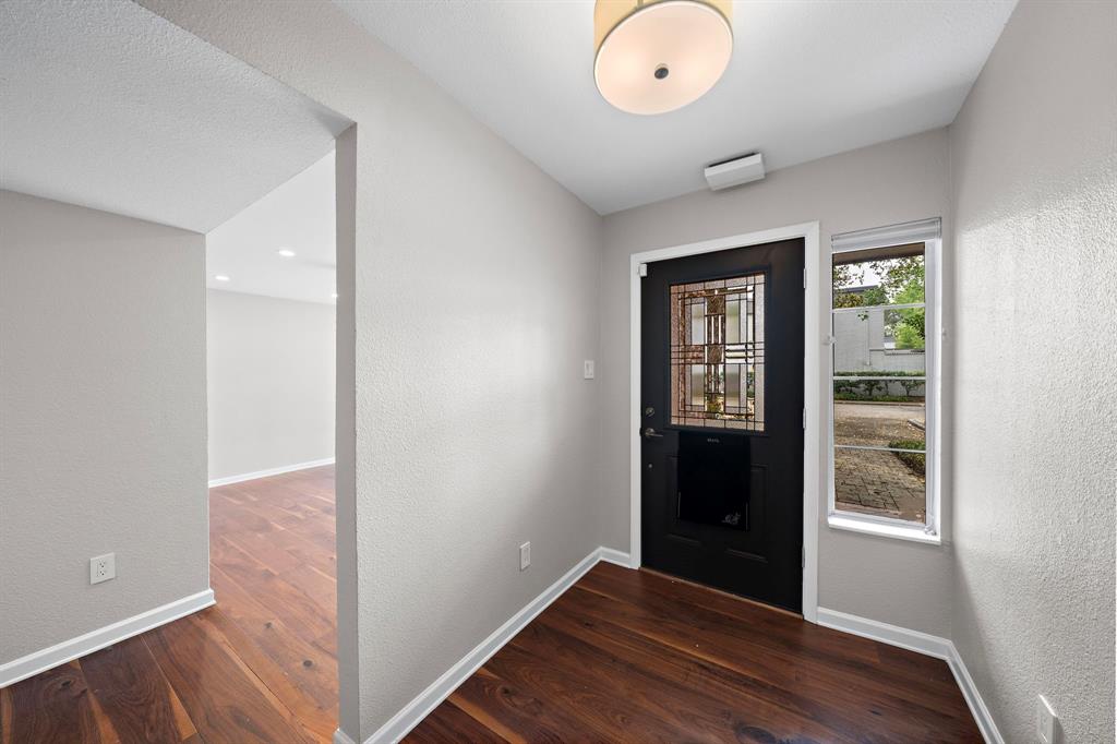 8954 Chatsworth Drive, Houston, Texas image 5