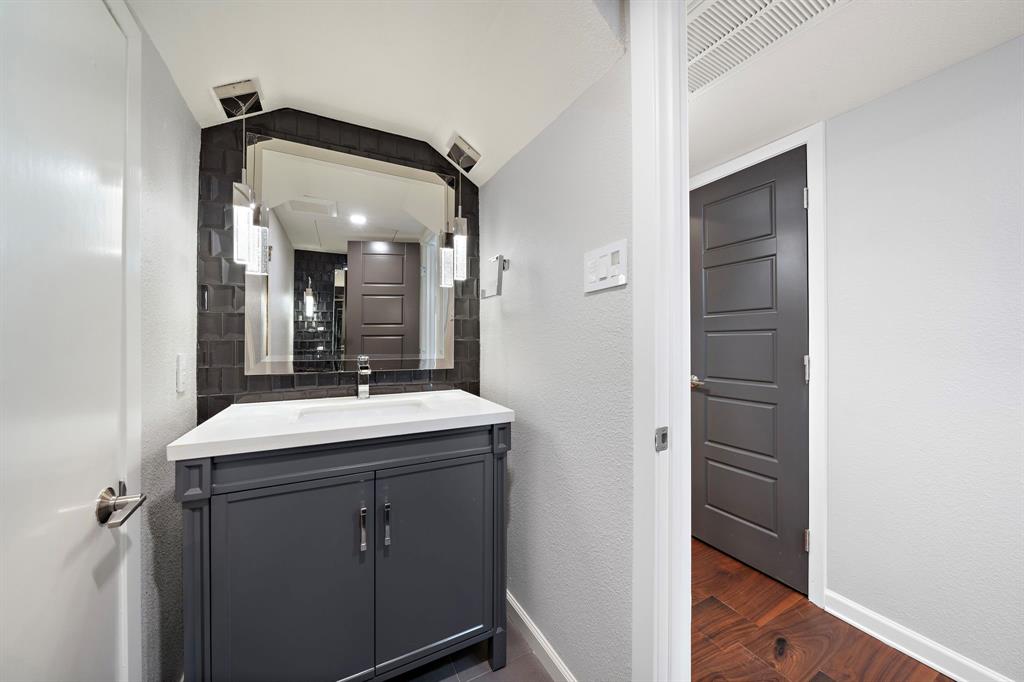8954 Chatsworth Drive, Houston, Texas image 21