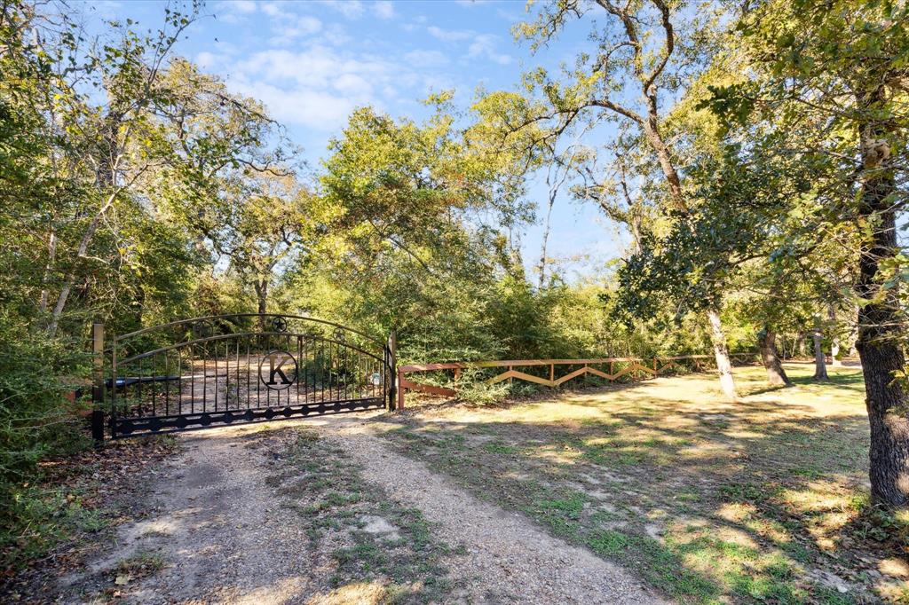 155 Oakwoods Drive, Bellville, Texas image 4