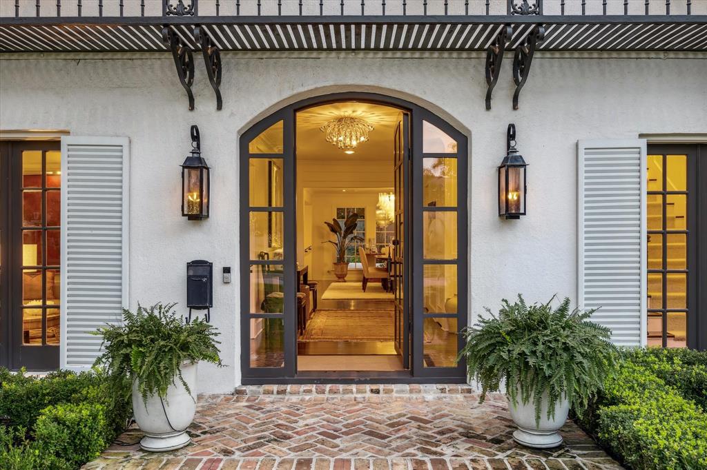 2129 Brentwood Drive
