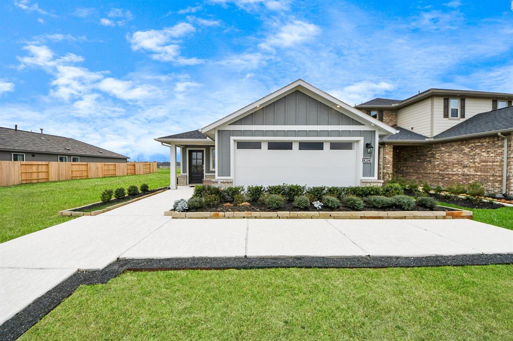 13023 Dianna Lee Drive, Crosby, Texas image 1