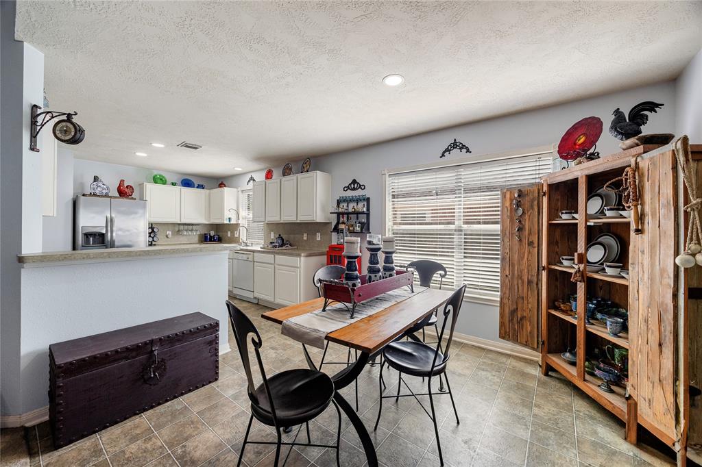 3318 Keithwood Circle, Pearland, Texas image 10