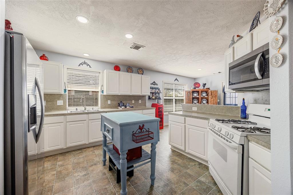 3318 Keithwood Circle, Pearland, Texas image 6